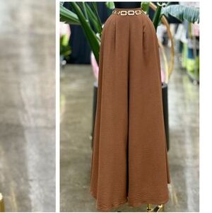 Chic Brown Wide Leg Pants with Gold Chain Accent